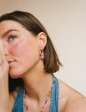 Afbeelding in Gallery-weergave laden, Burgundy Pink oorbel