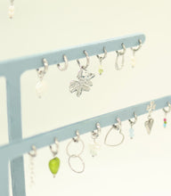 Afbeelding in Gallery-weergave laden, Statement Flower oorbel - zilver