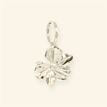 Afbeelding in Gallery-weergave laden, Statement Flower oorbel - zilver