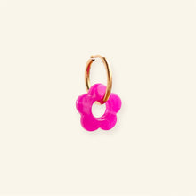Afbeelding in Gallery-weergave laden, Pink Flower Donut oorbel
