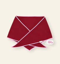 Afbeelding in Gallery-weergave laden, Triangle Scarf - Burgundy Bloom
