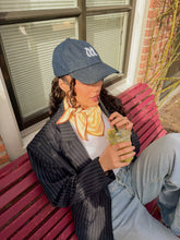 Afbeelding in Gallery-weergave laden, Triangle Scarf - Butter Yellow
