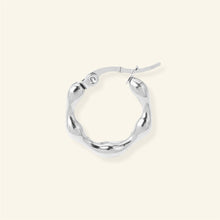 Afbeelding in Gallery-weergave laden, Curved oorbel - zilver
