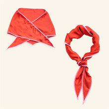 Afbeelding in Gallery-weergave laden, Triangle Scarf - Coral Pink
