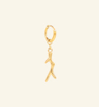 Afbeelding in Gallery-weergave laden, Gold Coral oorbel
