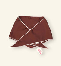 Afbeelding in Gallery-weergave laden, Triangle Scarf - Mocha Muse
